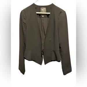 Guess- Black Peplum Long sleeves blazer with hook and eye front closure - SZ M